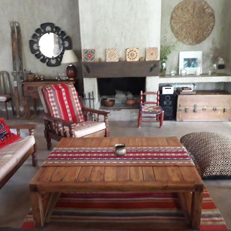 Casa Los Cerezos En Chacras De Coria Bagian luar foto