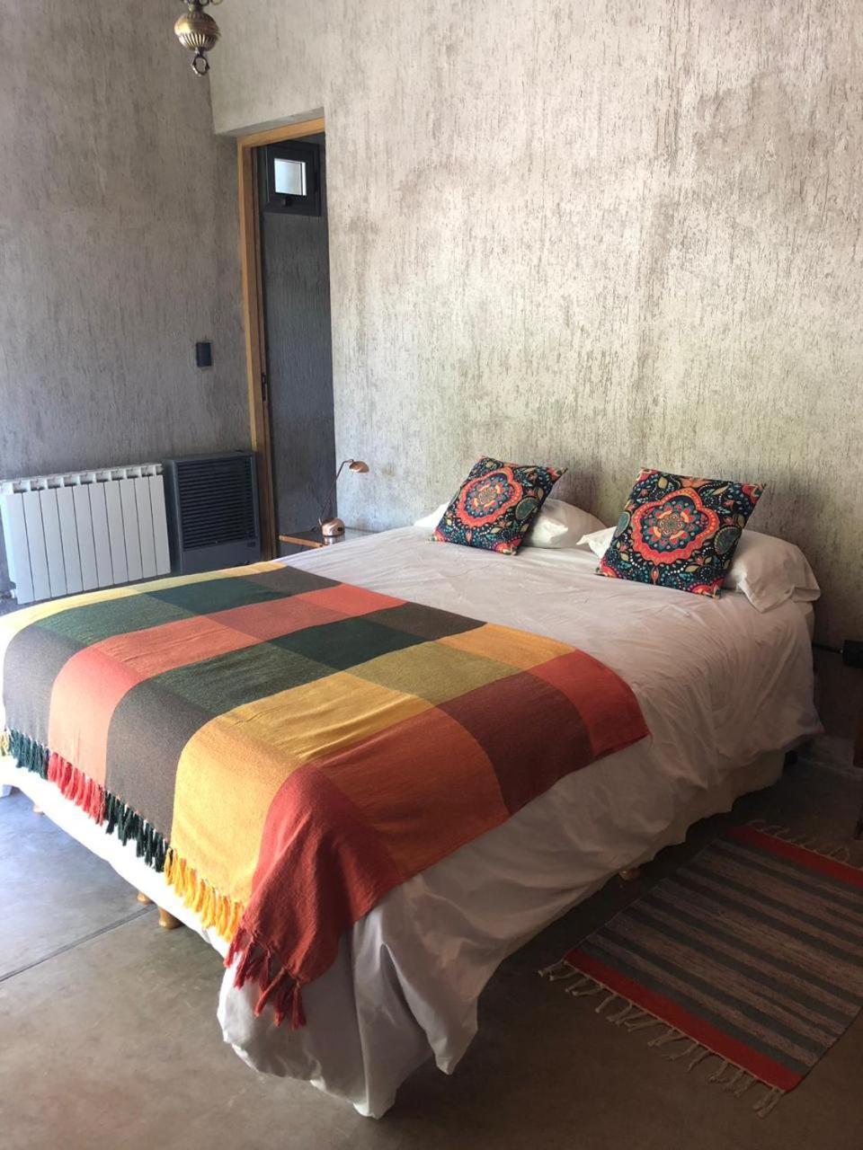 Casa Los Cerezos En Chacras De Coria Bagian luar foto