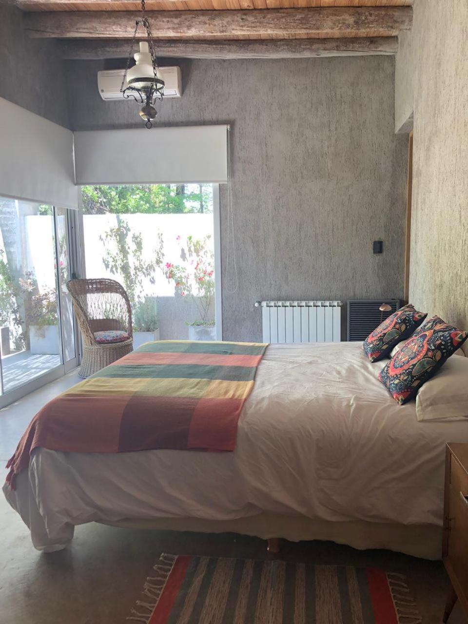 Casa Los Cerezos En Chacras De Coria Bagian luar foto
